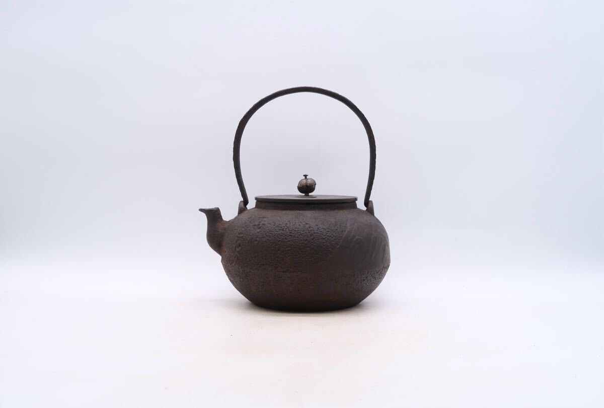 鉄瓶 龍文堂造 山水図 煎茶道具 茶道具 金属工芸 急須 時代物 湯 鉄瓶 龍文堂造 山水図 煎茶道具 茶道具 金属工芸 急須 時代物 湯