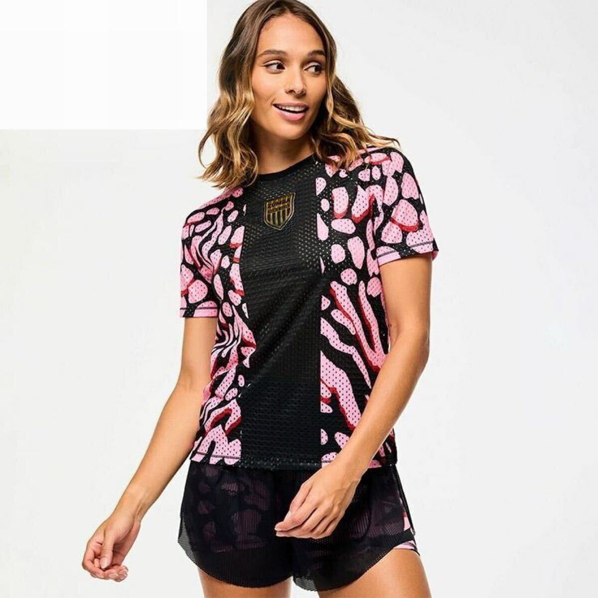 即発送☆ZUMBA・ズンバ☆Victory Mesh Crew Neck Raglan Top 正規品・新品】Mサイズ ZUMBA・ズンバ Victory Mesh Crew Neck