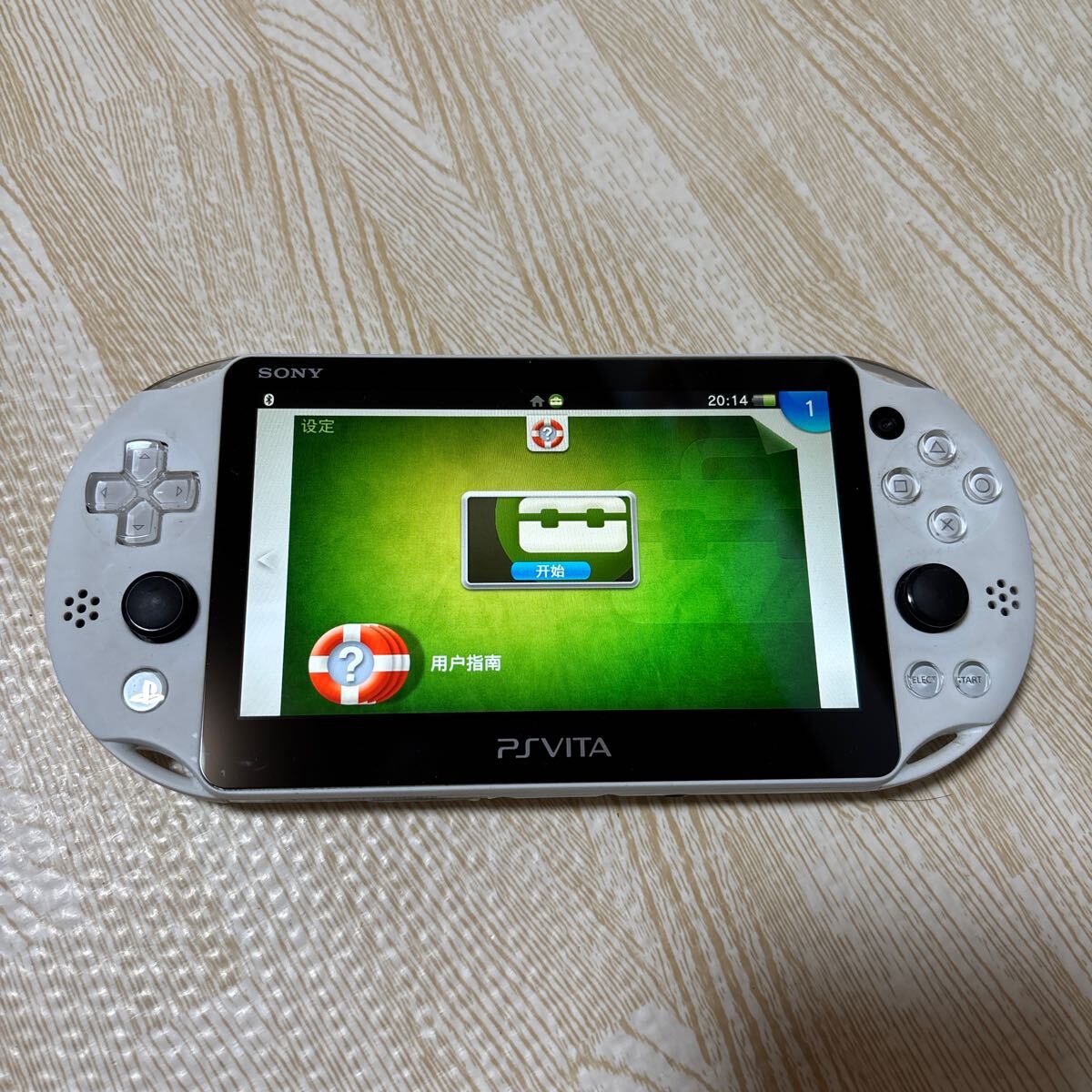 SONY ソニー PSVITA MODEL PCH-2000 携帯型ゲーム機 中古 現状品 SONY ソニー PSVITA MODEL PCH-2000 携帯型ゲーム機 中古 現状品