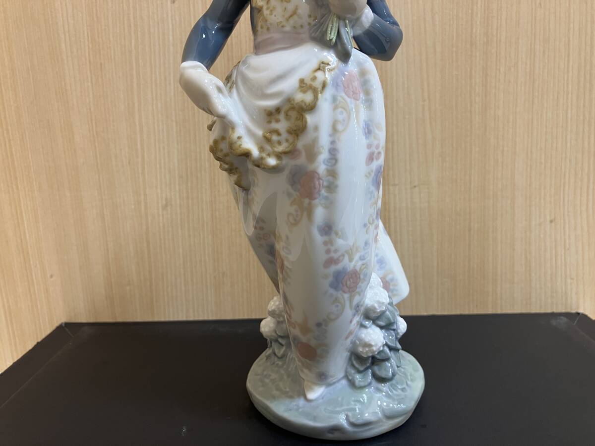 ☆ 極美品 LLADRO リヤドロ 「バレンシアの少女」フィギュリン ☆ 極美品 LLADRO リヤドロ 「バレンシアの少女」フィギュリン