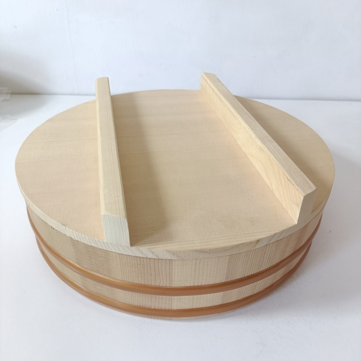 天然木 寿司桶(飯切・飯台) 直径29.6cm×高さ7.5cm 蓋付き 未 天然木 寿司桶(飯切・飯台) 直径29.6cm×高さ7.5cm 蓋付き 未