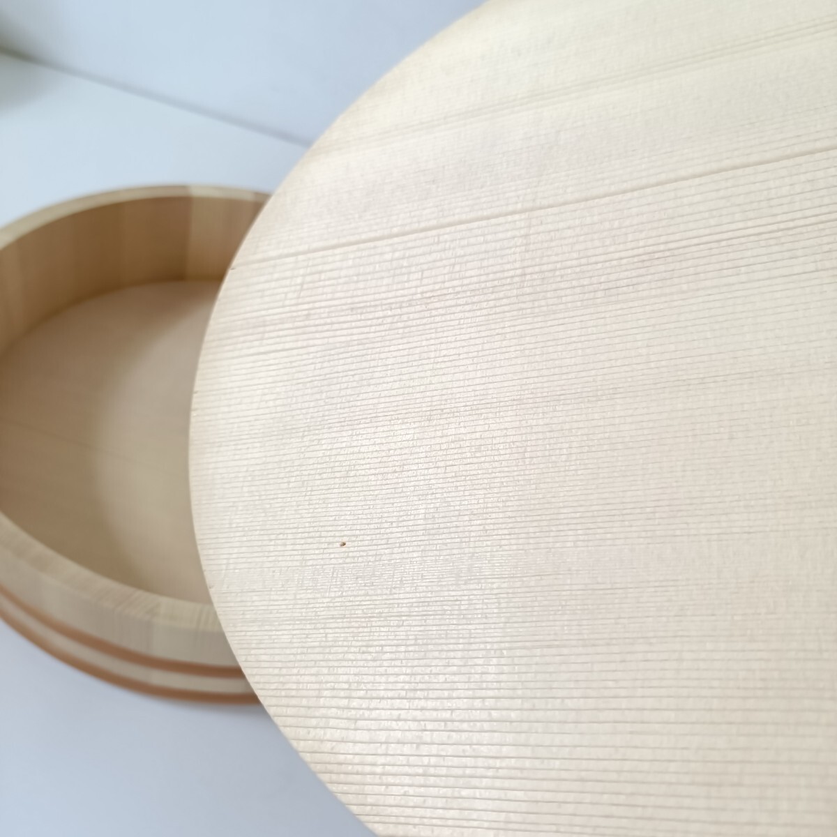 天然木 寿司桶(飯切・飯台) 直径29.6cm×高さ7.5cm 蓋付き 未 天然木 寿司桶(飯切・飯台) 直径29.6cm×高さ7.5cm 蓋付き 未