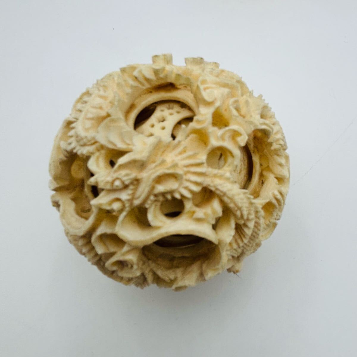 1円スタート】多層球 天球 10層? 直径約6cm 象牙風 龍 華 透かし 1円スタート】多層球 天球 10層? 直径約6cm 象牙風 龍 華 透かし
