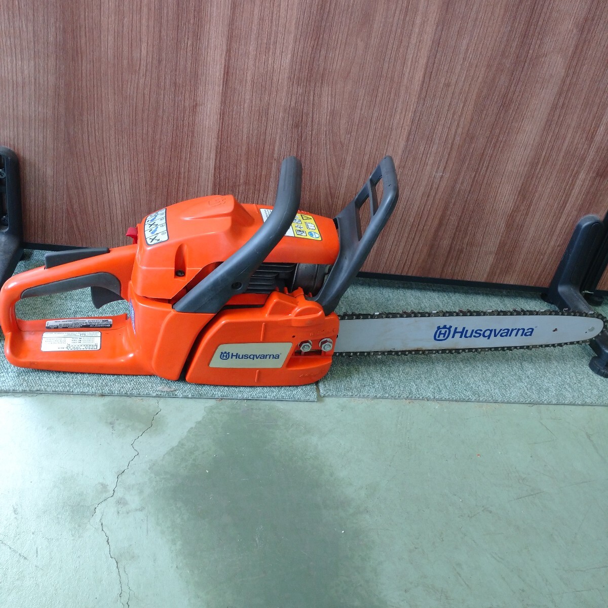 ○SE527 美品 Husqvarna 240 廃番 部品取りエンジンチェーンソー ○SE527 美品 Husqvarna 240 廃番 部品取りエンジンチェーンソー