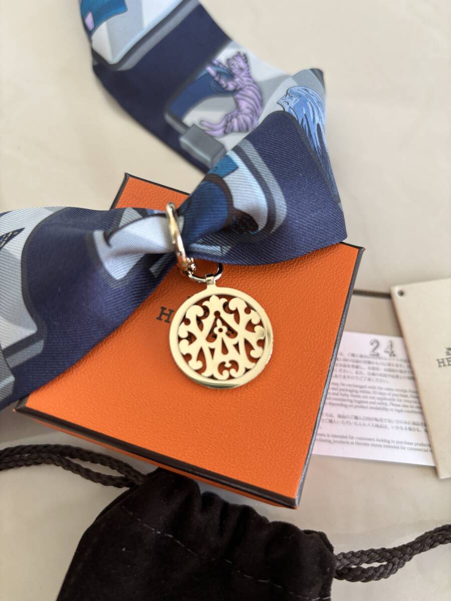 HERMES☆未使用 エルメス スカーフリング ツイリー パーマブラス HERMES☆未使用 エルメス スカーフリング ツイリー パーマブラス