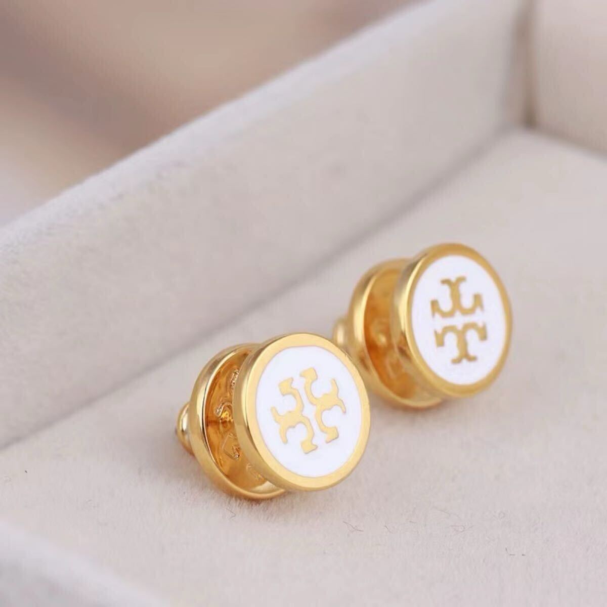 新品　TB005-01 Tory Burch トリーバーチ　定番　ロゴ　ピアス　ホワイト