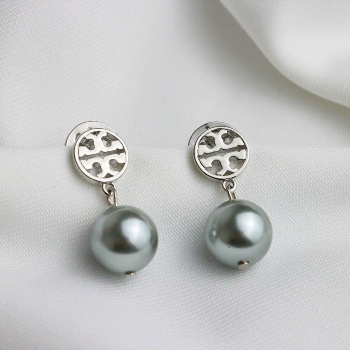 新品未使用　TB013-03 Tory Burch トリーバーチ　定番 ロゴ ピアス　パール　シルバー