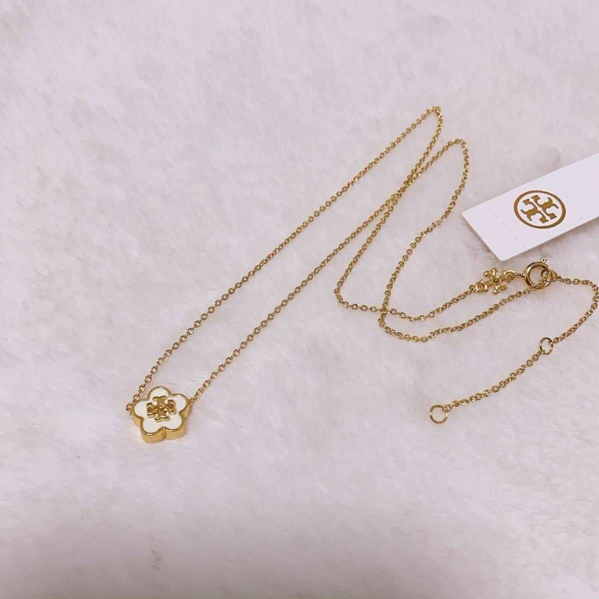 新品未使用　Tory Burch トリーバーチ キラ エナメル フラワー ネックレス　ホワイト