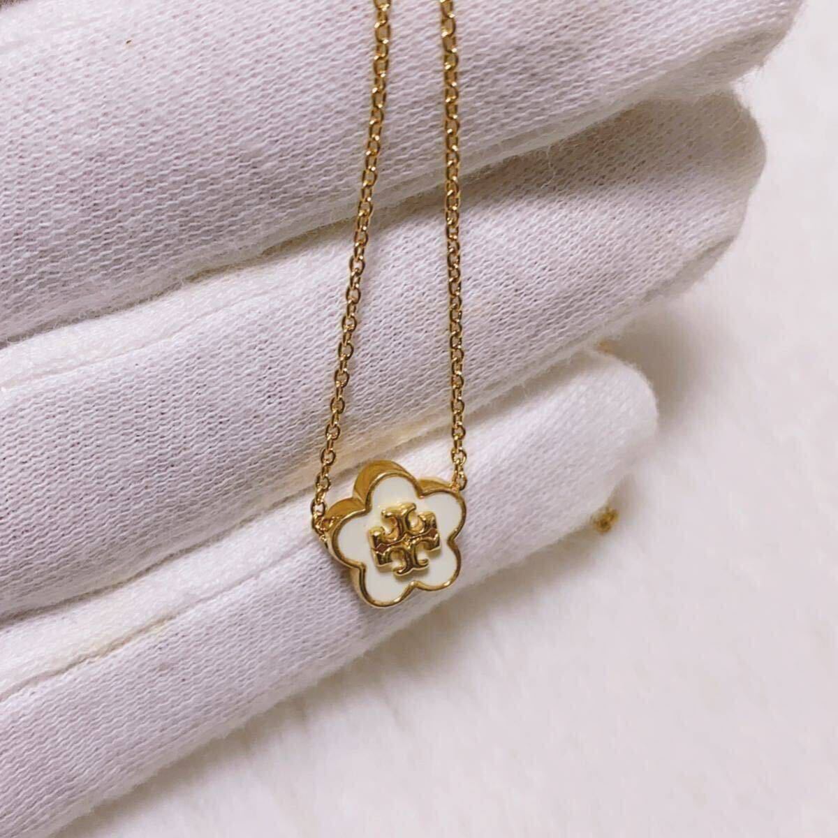 新品未使用　Tory Burch トリーバーチ キラ エナメル フラワー ネックレス　ホワイト