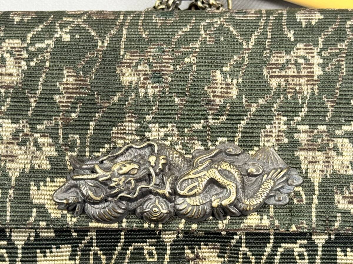 偲】喫煙具 銀製煙管 天然白材 煙草入れ 龍模様 提げ物 緒締 偲】喫煙具 銀製煙管 天然白材 煙草入れ 龍模様 提げ物 緒締