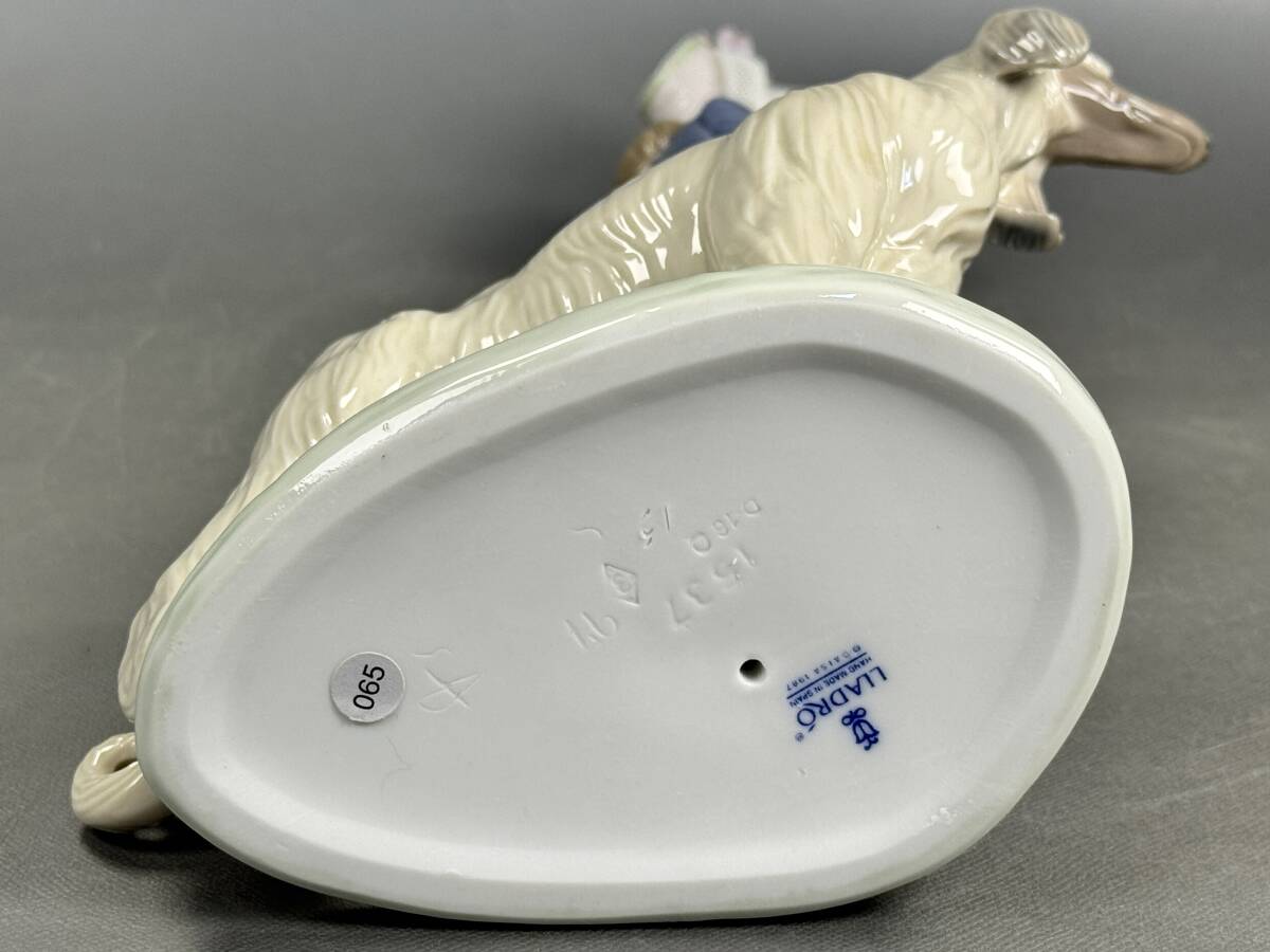 偲】LLADRO リヤドロ フィギュリン 「犬と散歩」 高級ポーセリン 偲】LLADRO リヤドロ フィギュリン 「犬と散歩」 高級ポーセリン