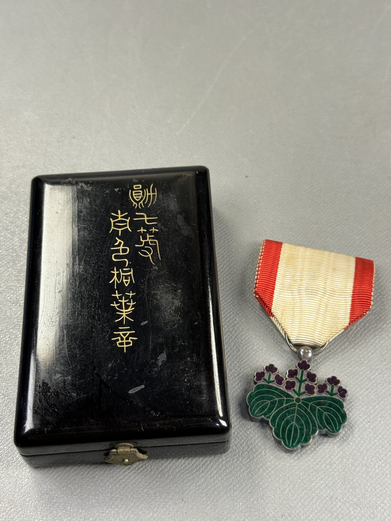 偲】勲章 徽章 勲七等青色桐葉章 旧日本軍 骨董 昭和レトロ 偲】勲章 徽章 勲七等青色桐葉章 旧日本軍 骨董 昭和レトロ