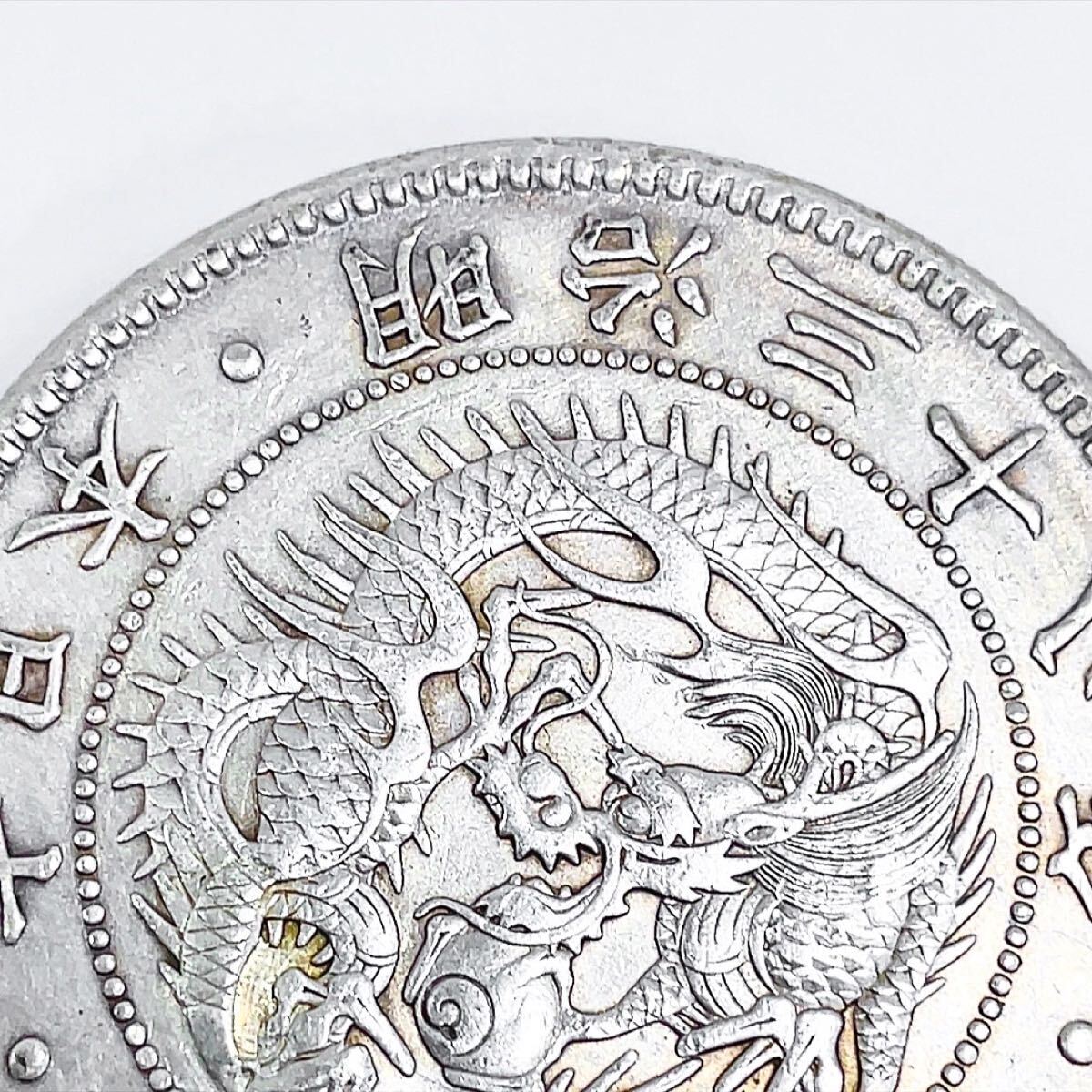 新一円銀貨 新1円銀貨 明治38年/三十八 直径:38.21mm 重量:26.9g 新一円銀貨 新1円銀貨 明治38年/三十八 直径:38.21mm 重量:26.9g