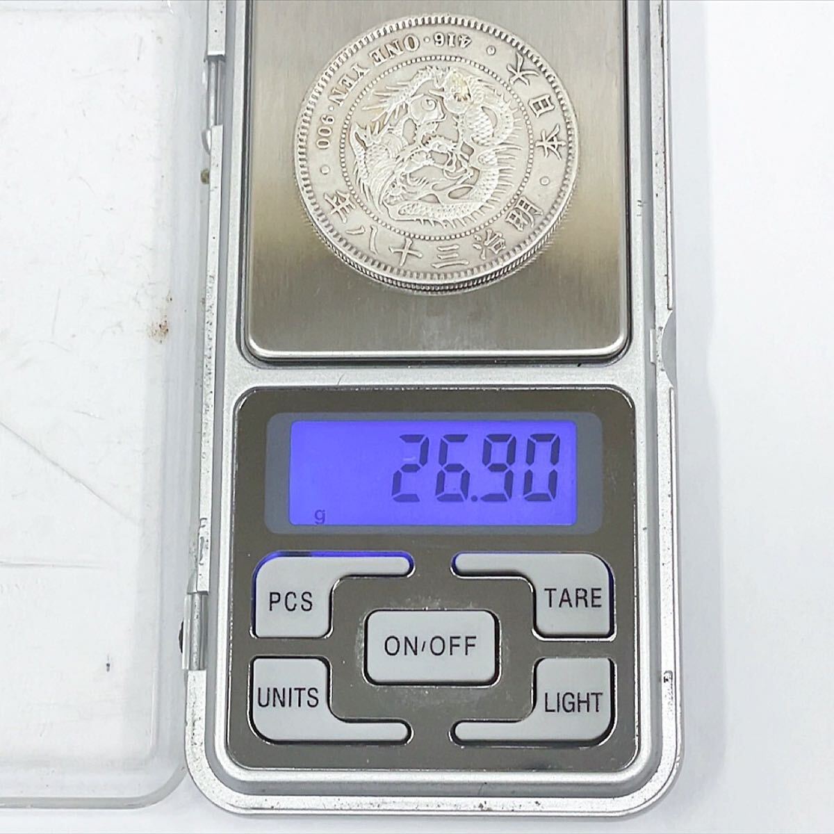 新一円銀貨 新1円銀貨 明治38年/三十八 直径:38.21mm 重量:26.9g 新一円銀貨 新1円銀貨 明治38年/三十八 直径:38.21mm 重量:26.9g