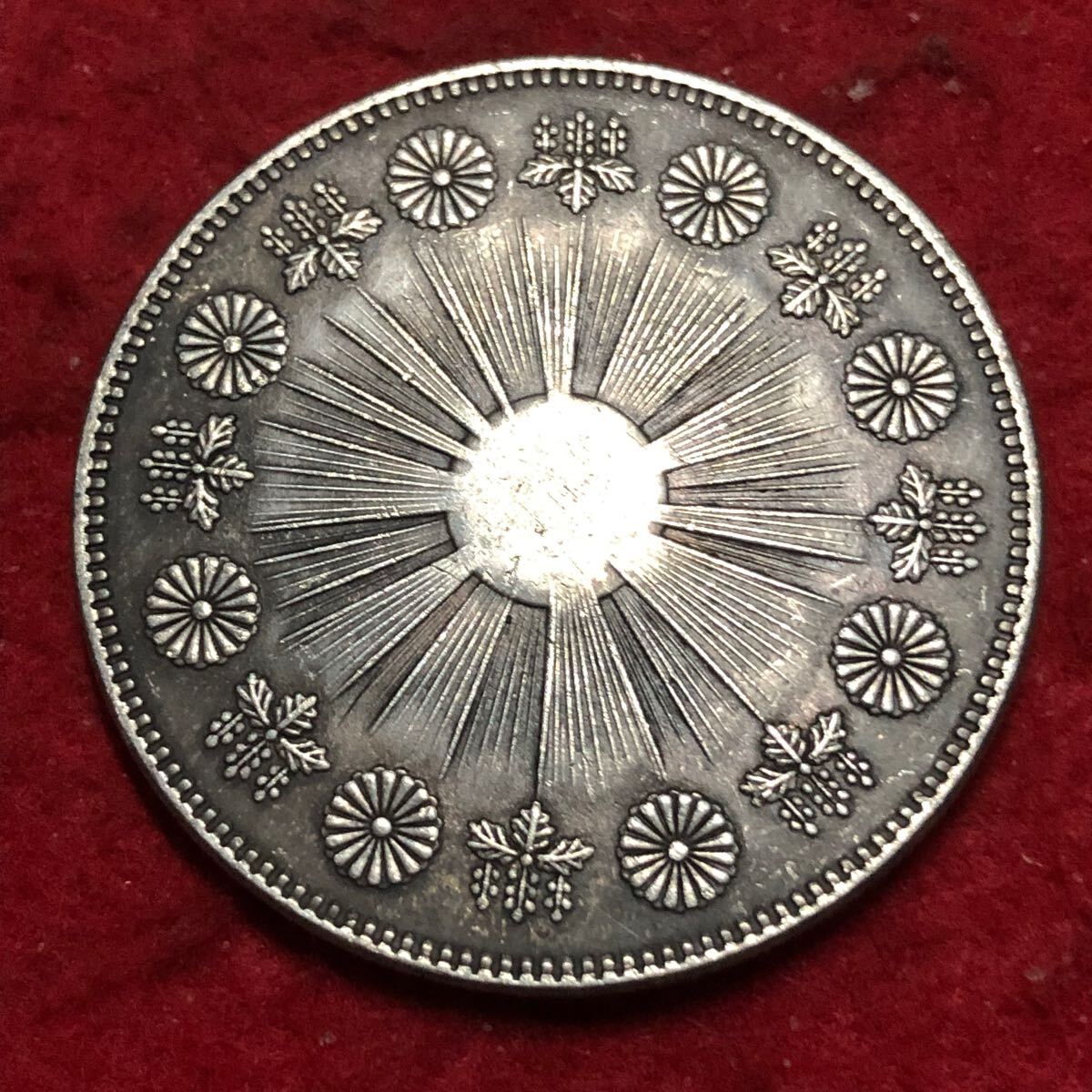 日本古銭 旧一円銀貨 明治三年 明治3年 一円銀貨 一圓 銀貨 古銭 日本古銭 旧一円銀貨 明治三年 明治3年 一円銀貨 一圓 銀貨 古銭