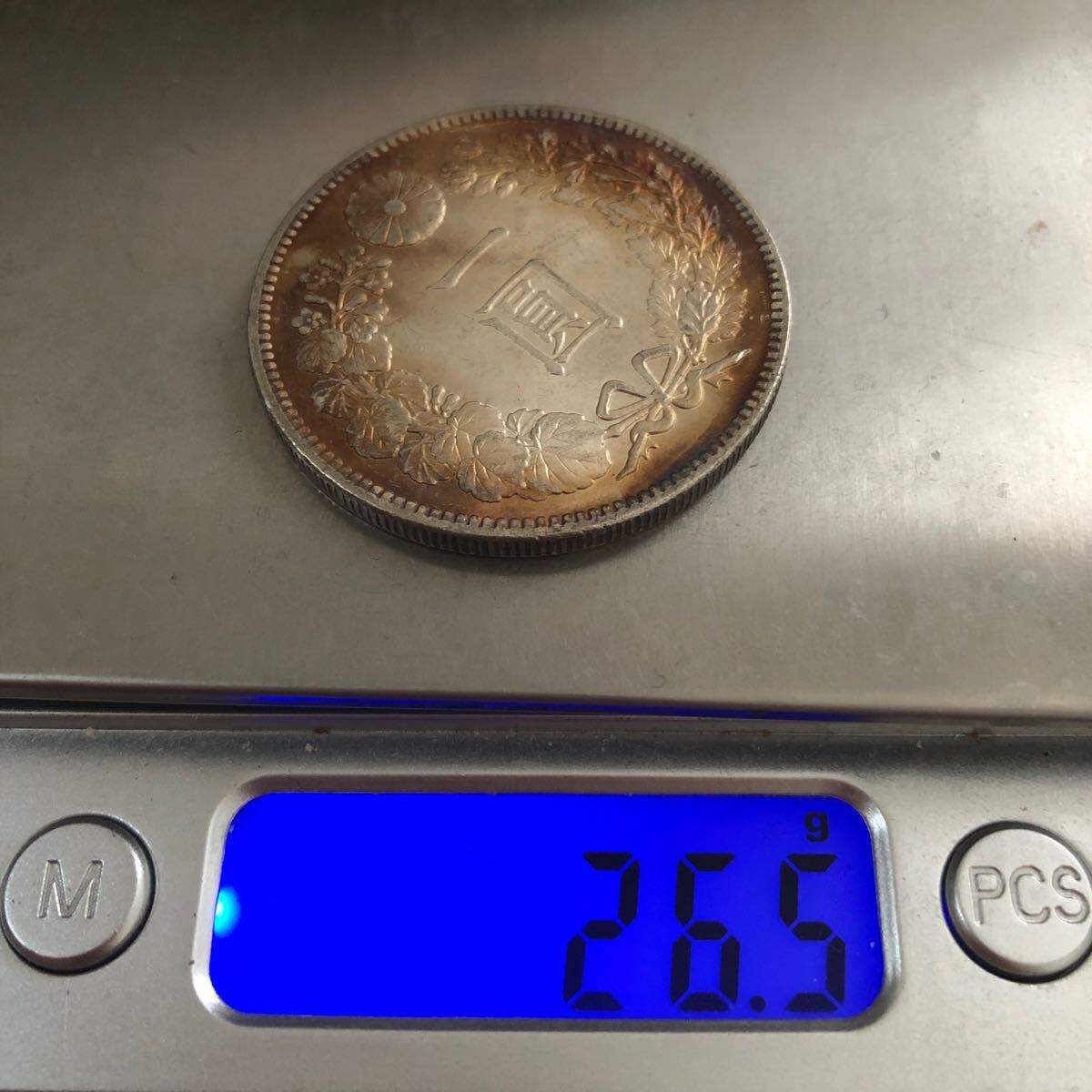 日本古銭 新1円銀貨 明治八年 明治8年 貨幣 竜 菊紋 貿易銀 一円 日本古銭 新1円銀貨 明治八年 明治8年 貨幣 竜 菊紋 貿易銀 一円