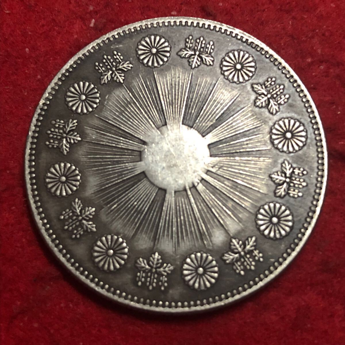 日本古銭 旧一円銀貨 明治三年 明治3年 一円銀貨 一圓 銀貨 古銭 日本古銭 旧一円銀貨 明治三年 明治3年 一円銀貨 一圓 銀貨 古銭