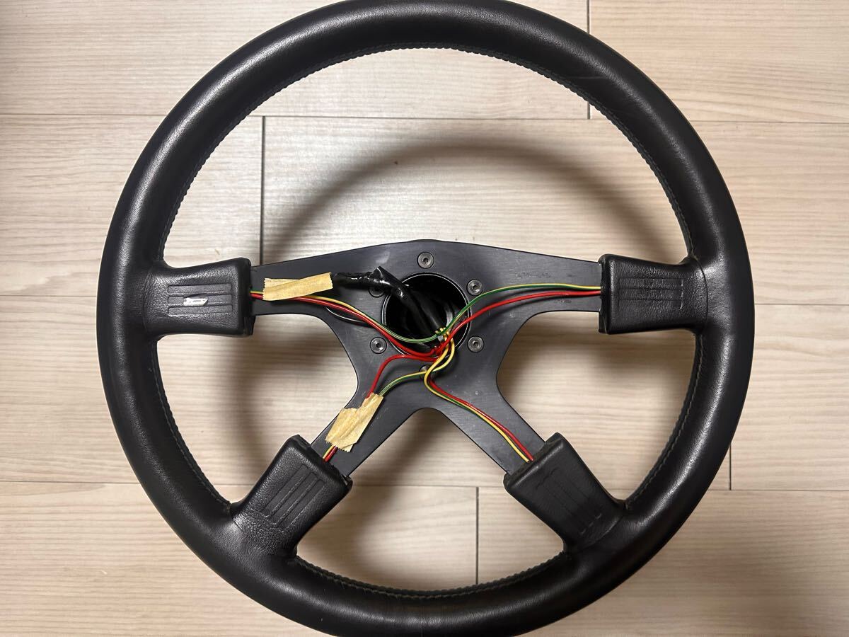 メルセデスベンツ AMG 純正 MOMOステアリング 38パイ 専用ボス付 メルセデスベンツ AMG 純正 MOMOステアリング 38パイ 専用ボス付