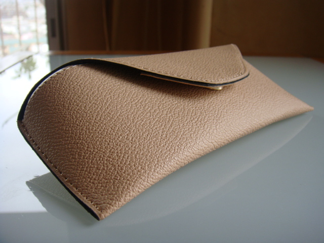 ◆ CURIOSITE＆B キュリオジテ メガネケース サングラスケース レザー調 タンカラー スミス デルフォニックス 眼鏡 めがね レターパック発_画像1