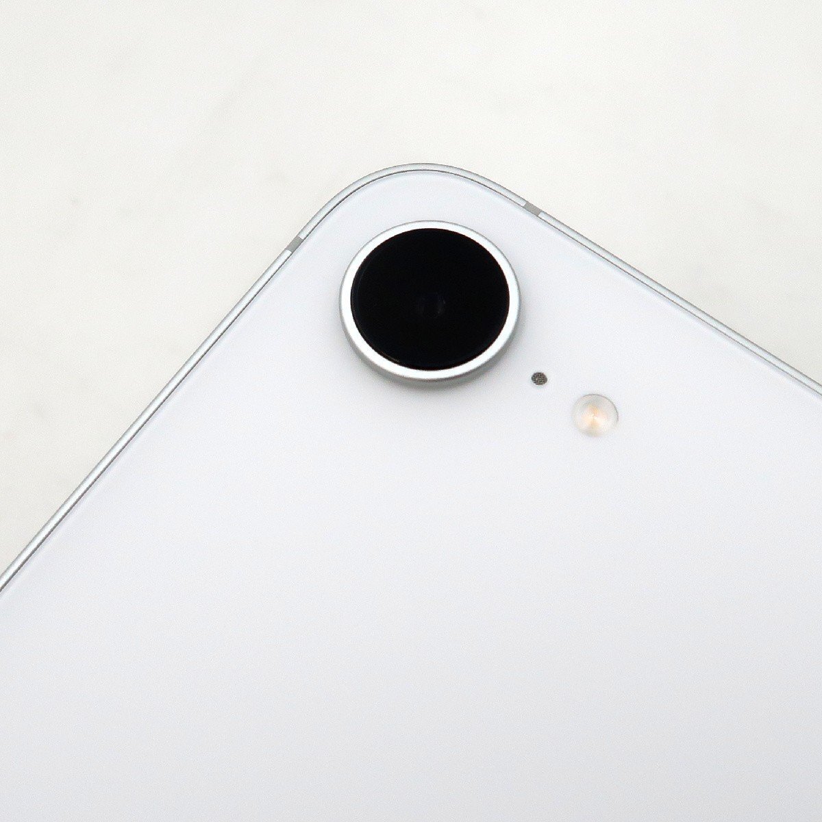 ◇美品【docomo/Apple】iPhone 16e 128GB SIMフリー MD1R4J/A ◇美品【docomo/Apple】iPhone 16e 128GB SIMフリー MD1R4J/A