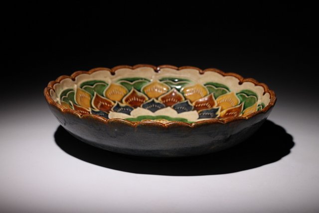 実業家コレクト放出 452 唐時代 唐三彩皿 蓮花 径約21.2cm (検 実業家コレクト放出 452 唐時代 唐三彩皿 蓮花 径約21.2cm (検