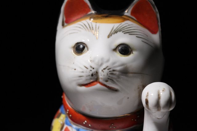 ☆護国☆明治~大正期 猫置物 招き猫 左手上げ 金彩色絵 高さ約 ☆護国☆明治~大正期 猫置物 招き猫 左手上げ 金彩色絵 高さ約