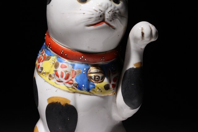 ☆護国☆明治~大正期 猫置物 招き猫 左手上げ 金彩色絵 高さ約 ☆護国☆明治~大正期 猫置物 招き猫 左手上げ 金彩色絵 高さ約