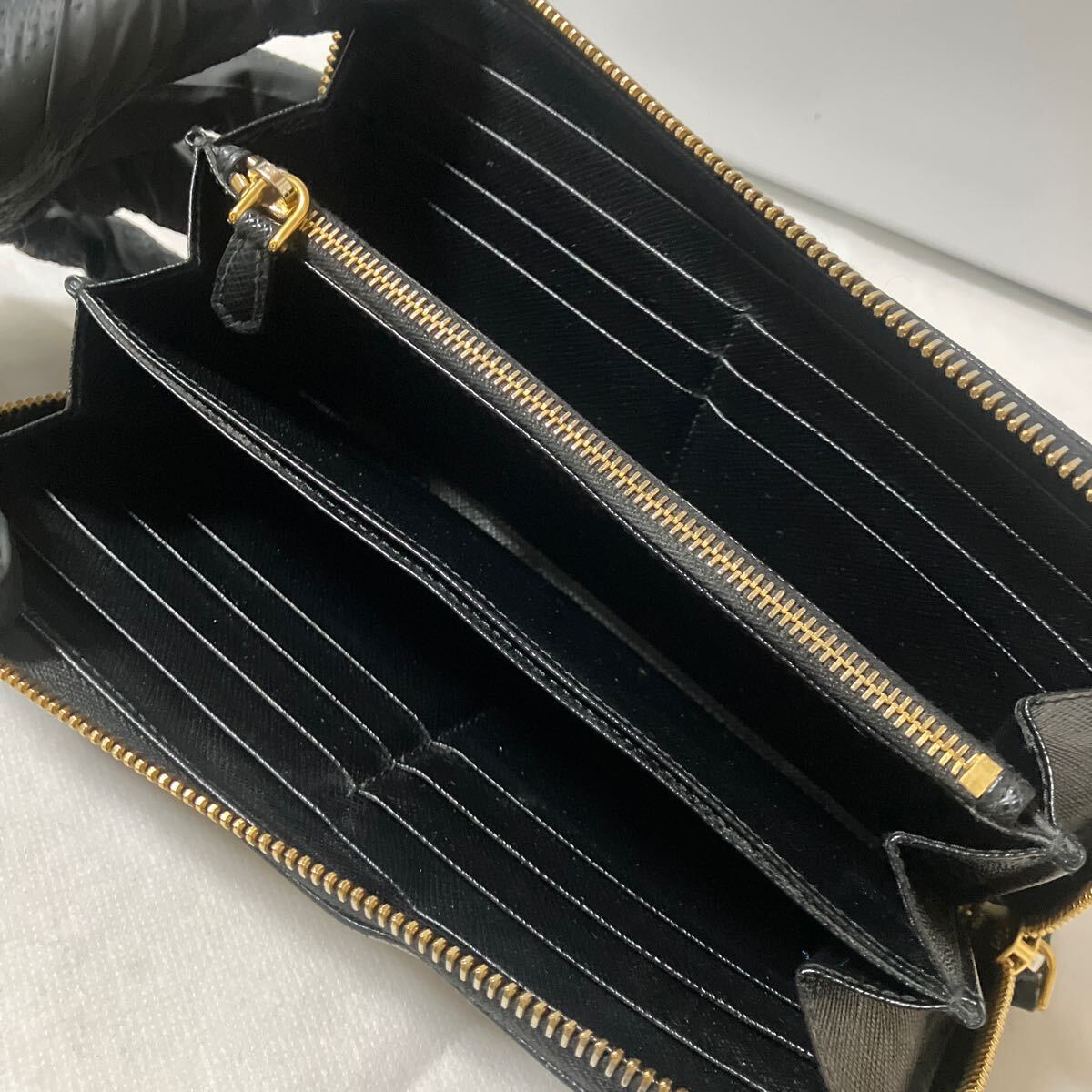 良品】 PRADA プラダ ラウンドファスナー 長財布 サフィアーノ 良品】 PRADA プラダ ラウンドファスナー 長財布 サフィアーノ