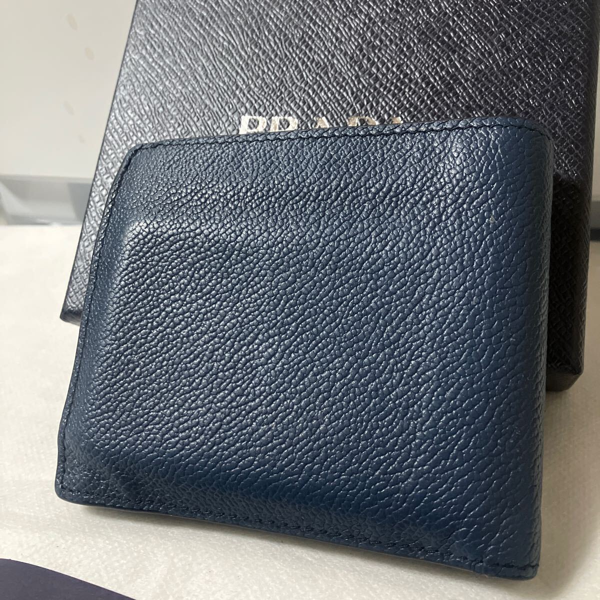 良品】 PRADA プラダ 二つ折り 財布 サフィアーノ レザー 良品】 PRADA プラダ 二つ折り 財布 サフィアーノ レザー