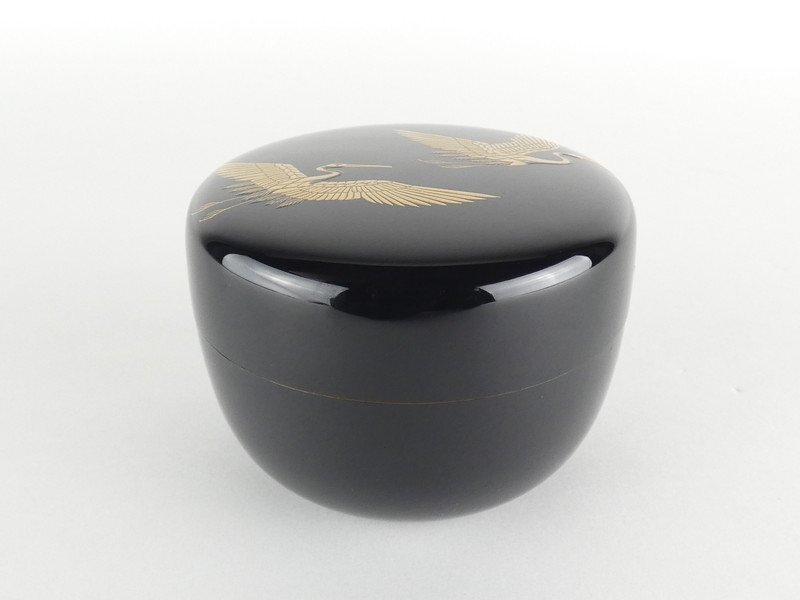 扇屋】前端春斎「淡々斎好 日ノ出鶴蒔絵 黒平棗」共箱 幅 約8.5 扇屋】前端春斎「淡々斎好 日ノ出鶴蒔絵 黒平棗」共箱 幅 約8.5