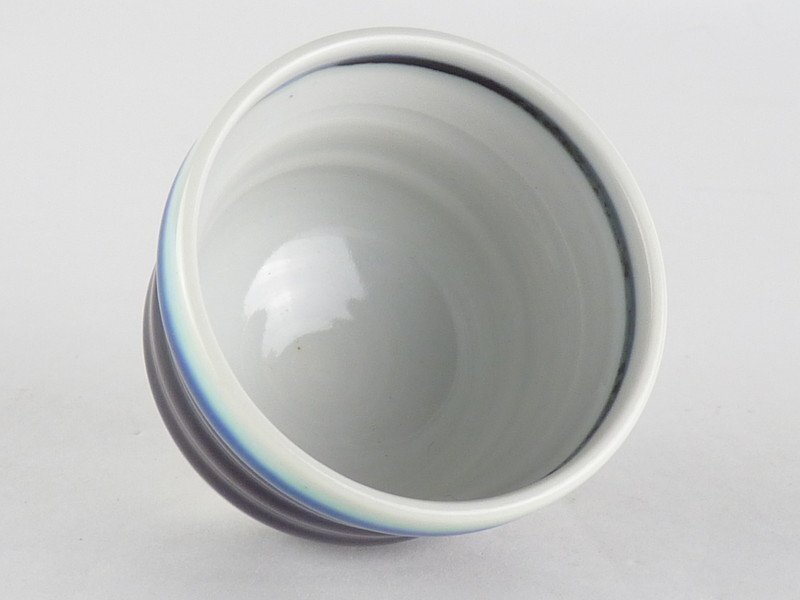 扇屋】三代 徳田八十吉 正彦 銘「ぐい呑」共箱 幅 約6.5cm 高さ 扇屋】三代 徳田八十吉 正彦 銘「ぐい呑」共箱 幅 約6.5cm 高さ