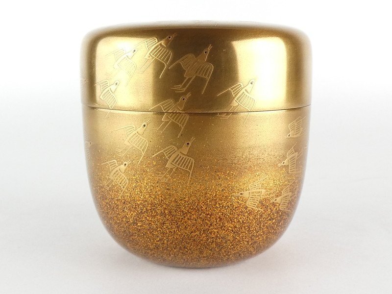 扇屋】 前端春斎「千鳥蒔絵 金地大棗」内梨地 共箱 高さ 約8cm 扇屋】 前端春斎「千鳥蒔絵 金地大棗」内梨地 共箱 高さ 約8cm