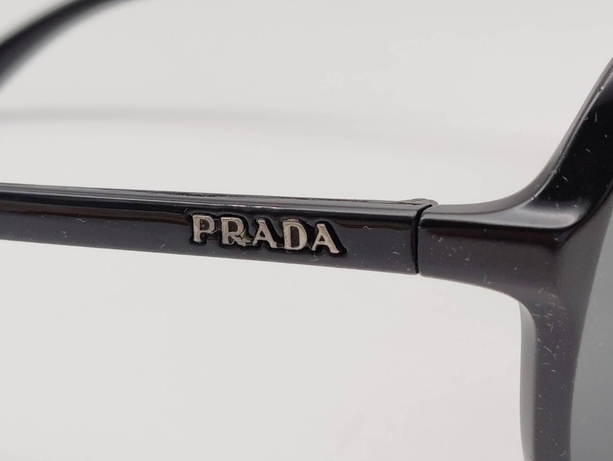 PRADA プラダ サングラス ブラック ロゴ 黒 SPR09M ケース付き PRADA プラダ サングラス ブラック ロゴ 黒 SPR09M ケース付き
