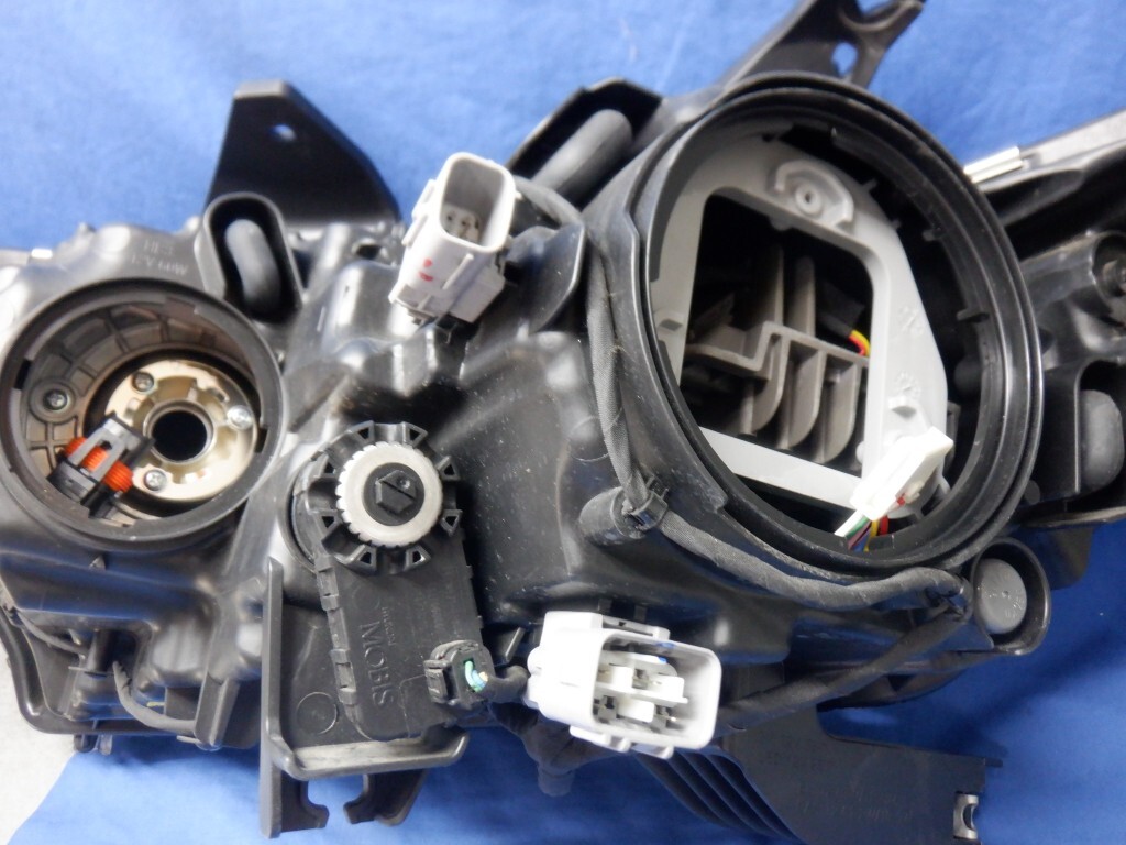  Outlander GG2W/GF7W/GF8W средний период правая передняя фара LED ECM921-C4 A4NR (Y2780)