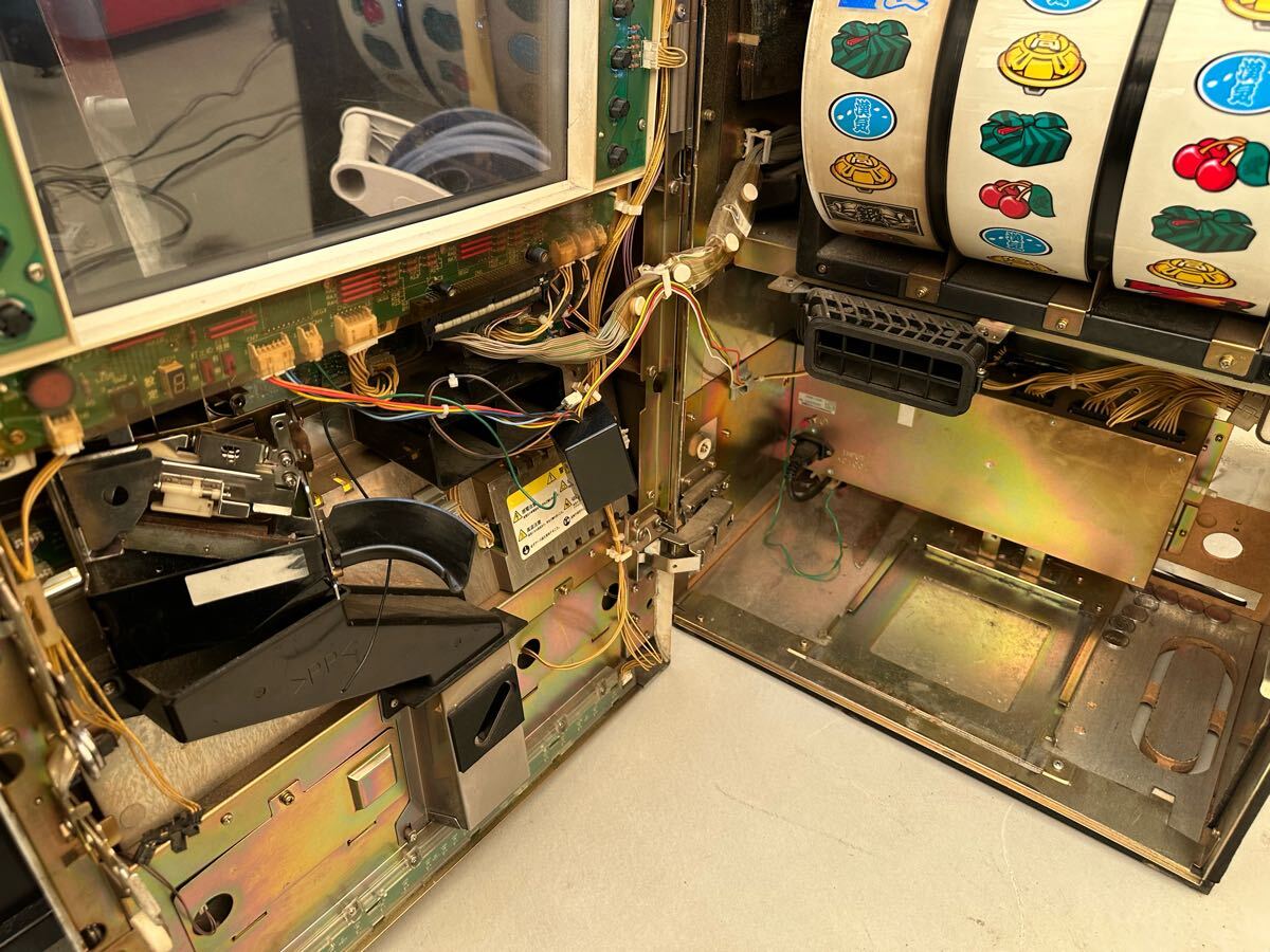 希少! ウエイトカット付 パチスロ 実機 4号機 大都 初代 押忍 希少! ウエイトカット付 パチスロ 実機 4号機 大都 初代 押忍