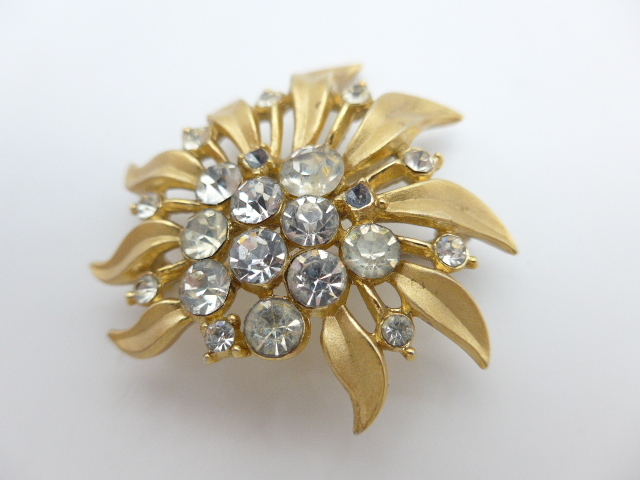 ☆レディースアクセ☆ #34528 TRIFARI/トリファリ ブローチ 花 ☆レディースアクセ☆ #34528 TRIFARI/トリファリ ブローチ 花