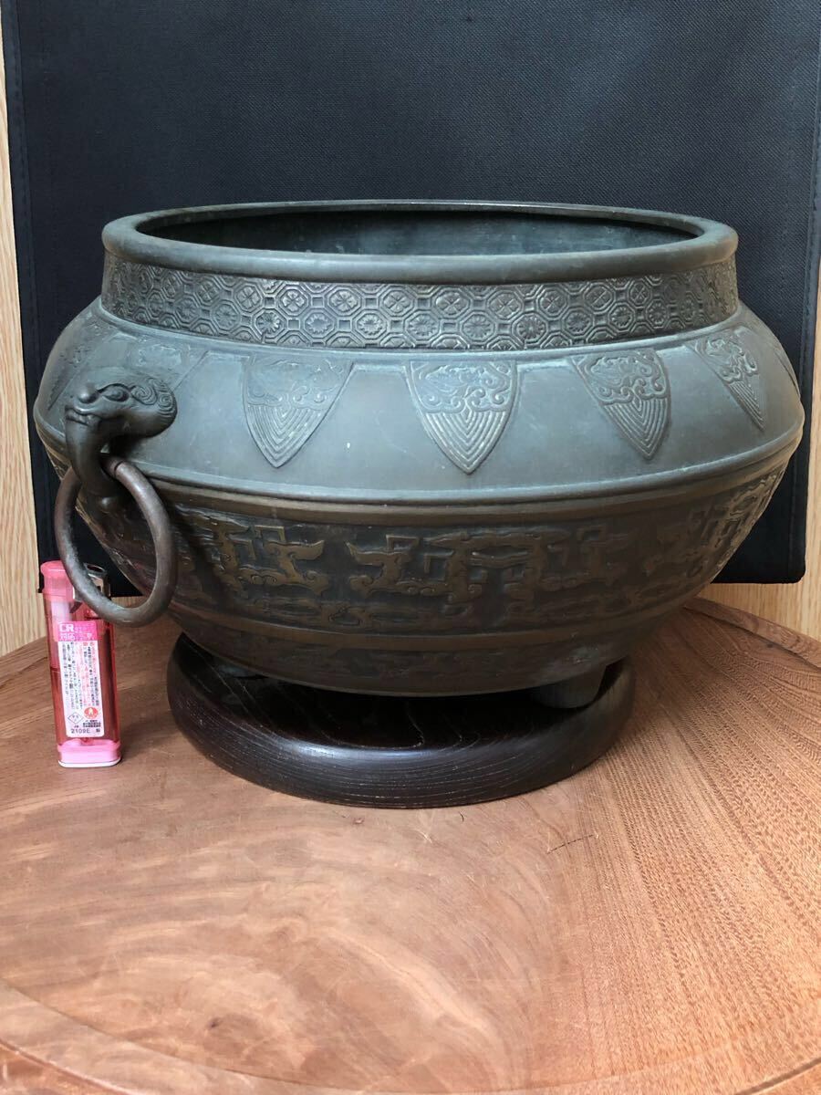古銅】三ツ足 火鉢(鉄瓶掛け)・獅子耳 饕餮紋・茶道具(銅製 古銅】三ツ足 火鉢(鉄瓶掛け)・獅子耳 饕餮紋・茶道具(銅製