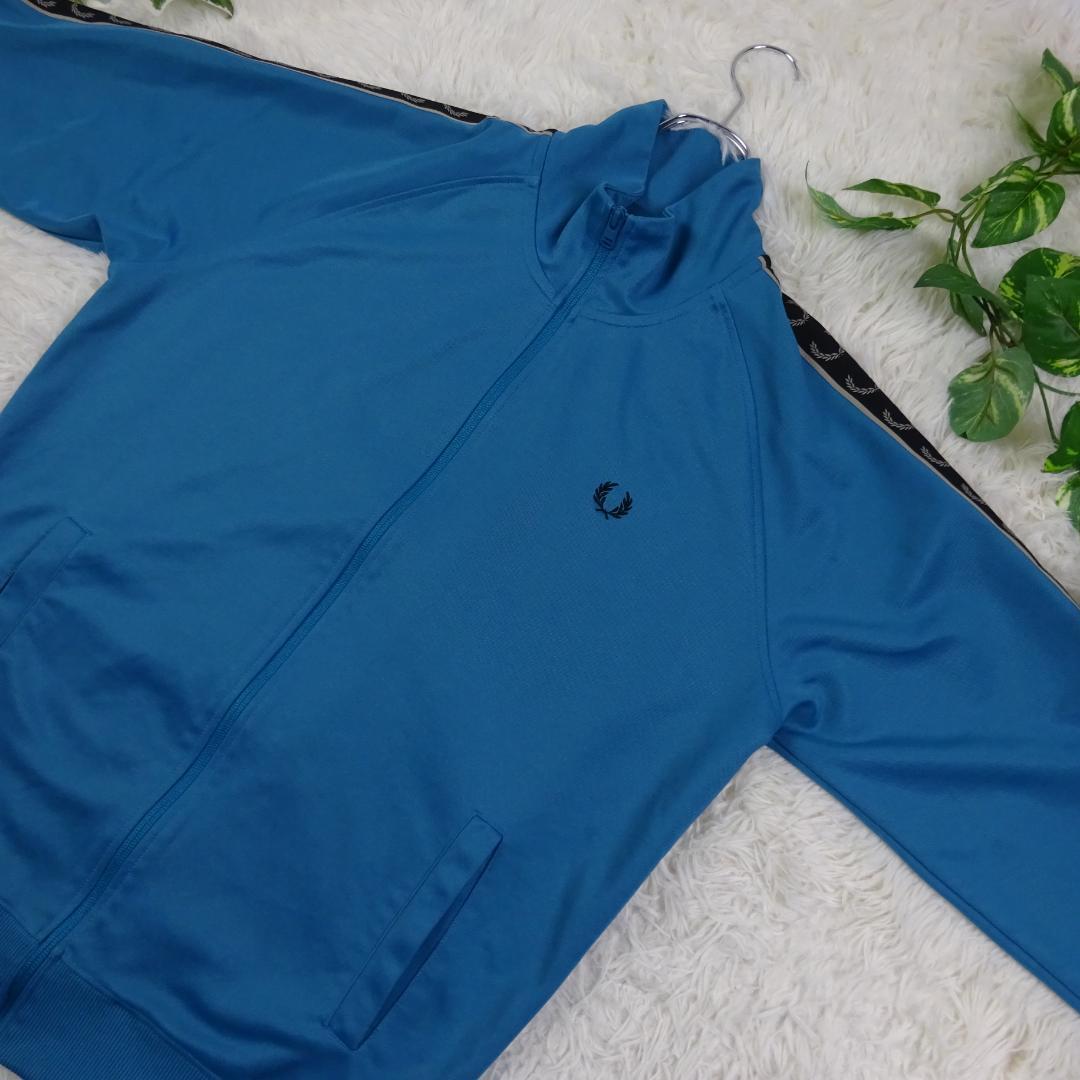 美品 Fred Perry フレッドペリー ワンポイントロゴ 刺繍ロゴ 美品 Fred Perry フレッドペリー ワンポイントロゴ 刺繍ロゴ