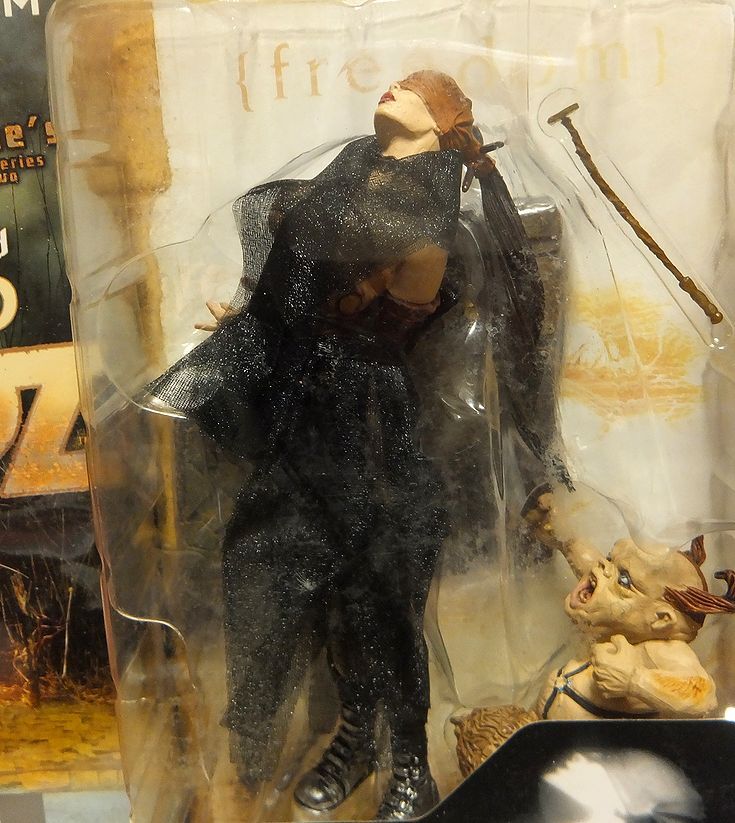 新品 ドロシー 黒ドレス DOROTHY Twisted LAND OF OZ 箱傷み 新品 ドロシー 黒ドレス DOROTHY Twisted LAND OF OZ 箱傷み