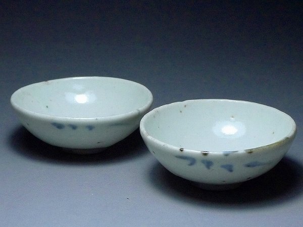 6014H12*4B△古伊万里/初期伊万里・染付草文盃・二客・初期 6014H12*4B△古伊万里/初期伊万里・染付草文盃・二客・初期