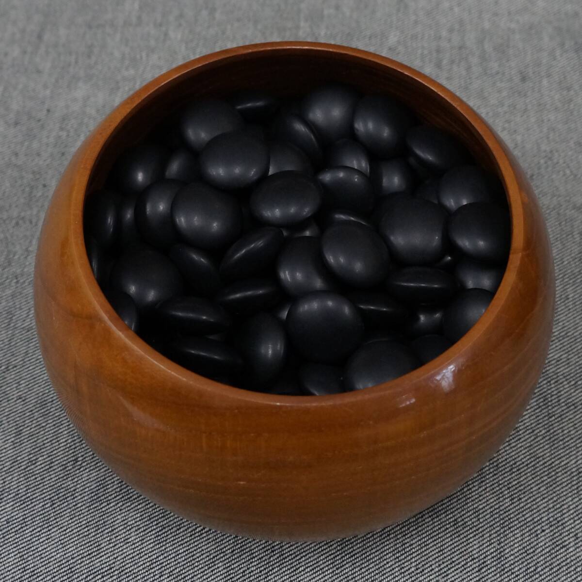 碁石 蛤 白石(厚み約1cm) 那智黒 黒石 日向スワブテ 碁笥 箱付 碁石 蛤 白石(厚み約1cm) 那智黒 黒石 日向スワブテ 碁笥 箱付