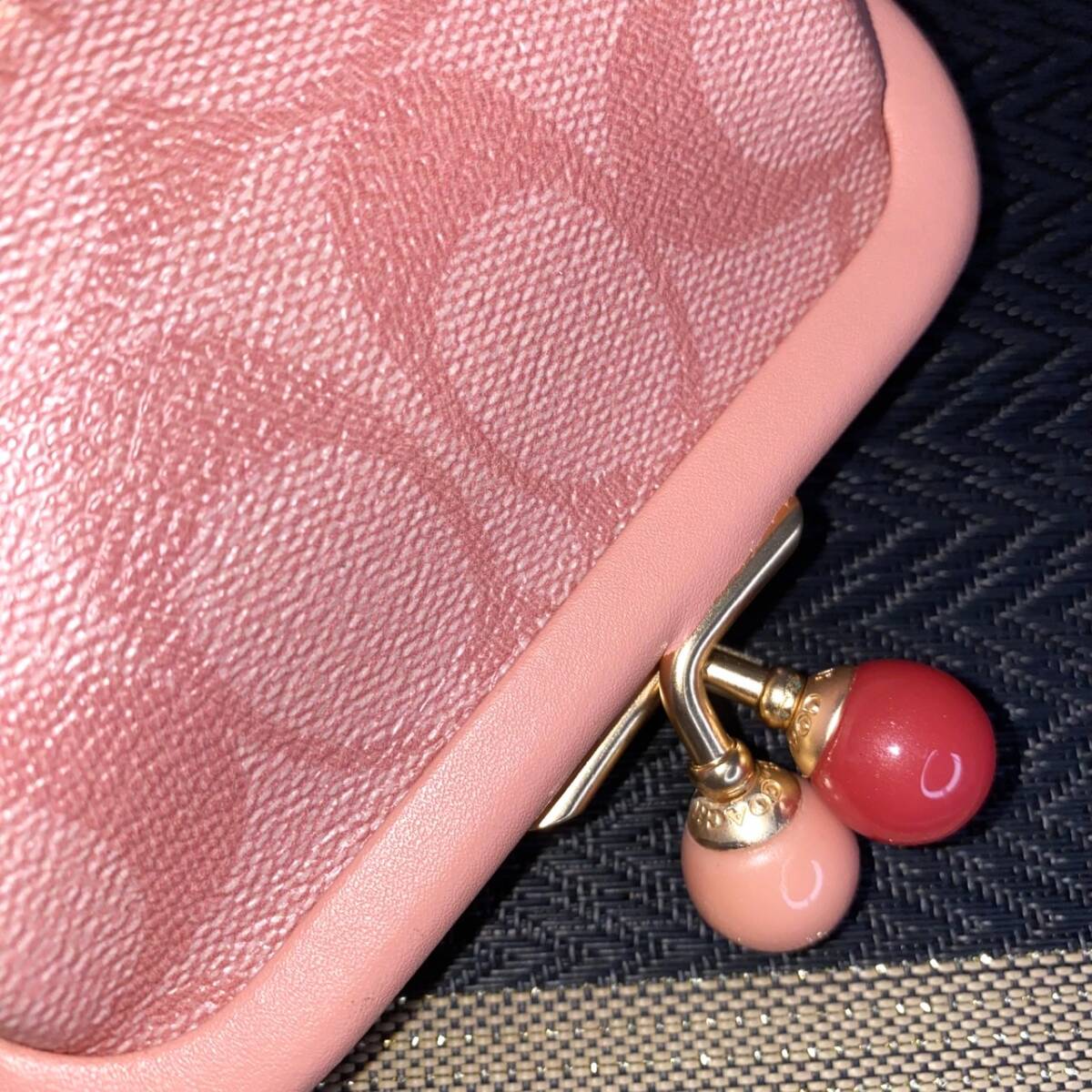 お札も収納 新品未使用 COACH キスロック がま口 コインケース お札も収納 新品未使用 COACH キスロック がま口 コインケース