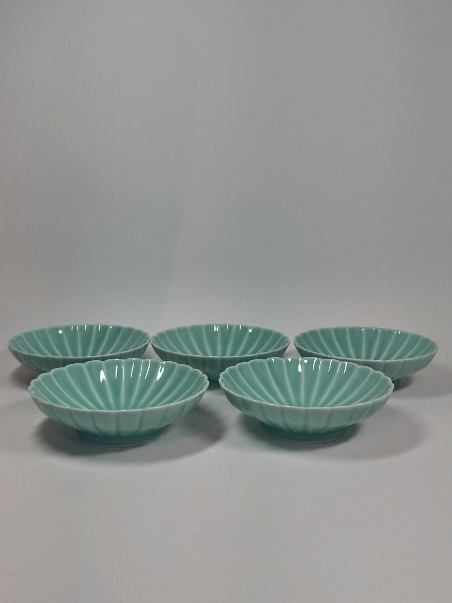 vmpd7-41-40 高級食器 宮内庁御用達 深川製磁 青磁釉菊花形向付 vmpd7-41-40 高級食器 宮内庁御用達 深川製磁 青磁釉菊花形向付