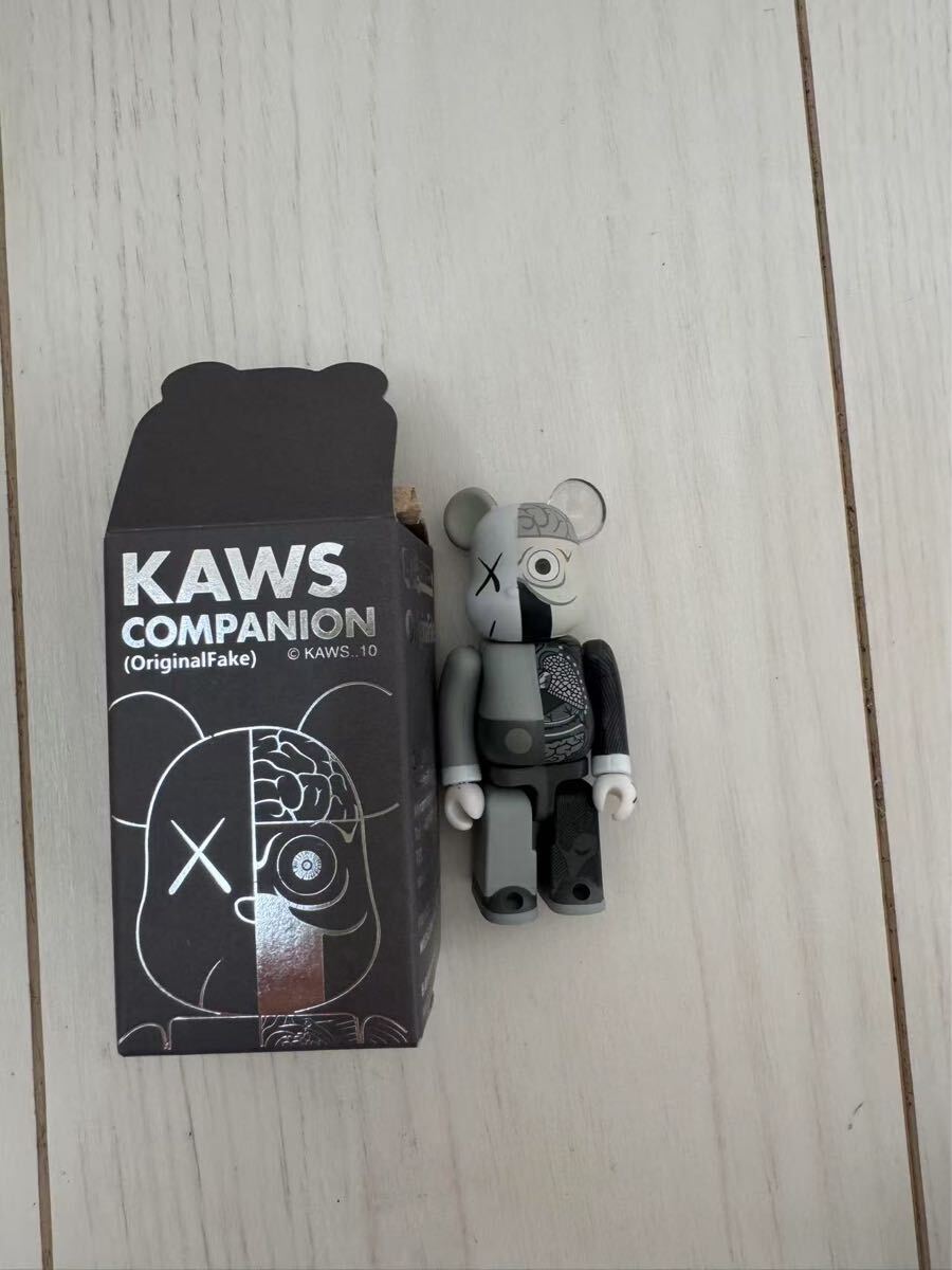 BEARBRICK KAWS DISSECTED 100% GREY(キューブリック、ベア BEARBRICK KAWS DISSECTED 100% GREY(キューブリック、ベア