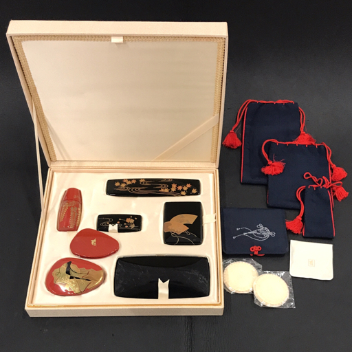カネボウ 百周年記念 「甦」本漆 金蒔絵 化粧品セット Yahoo!オークション - カネボウ 100周年記念 甦 蒔絵師 丸山勇