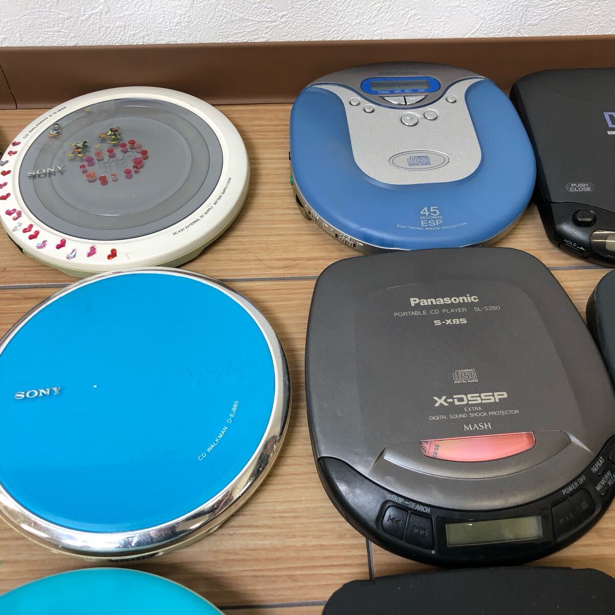 A-122 CD WALKMAN CDウォークマン ポータブルCDプレーヤー A-122 CD WALKMAN CDウォークマン ポータブルCDプレーヤー