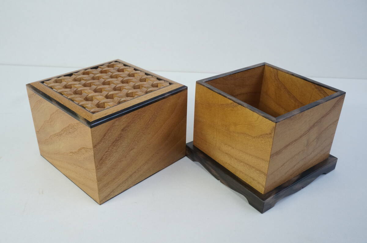 新品 島桑印籠形目潰篭目本捻組 将棋駒箱 大橋利一作 組子 銘木 新品 島桑印籠形目潰篭目本捻組 将棋駒箱 大橋利一作 組子 銘木