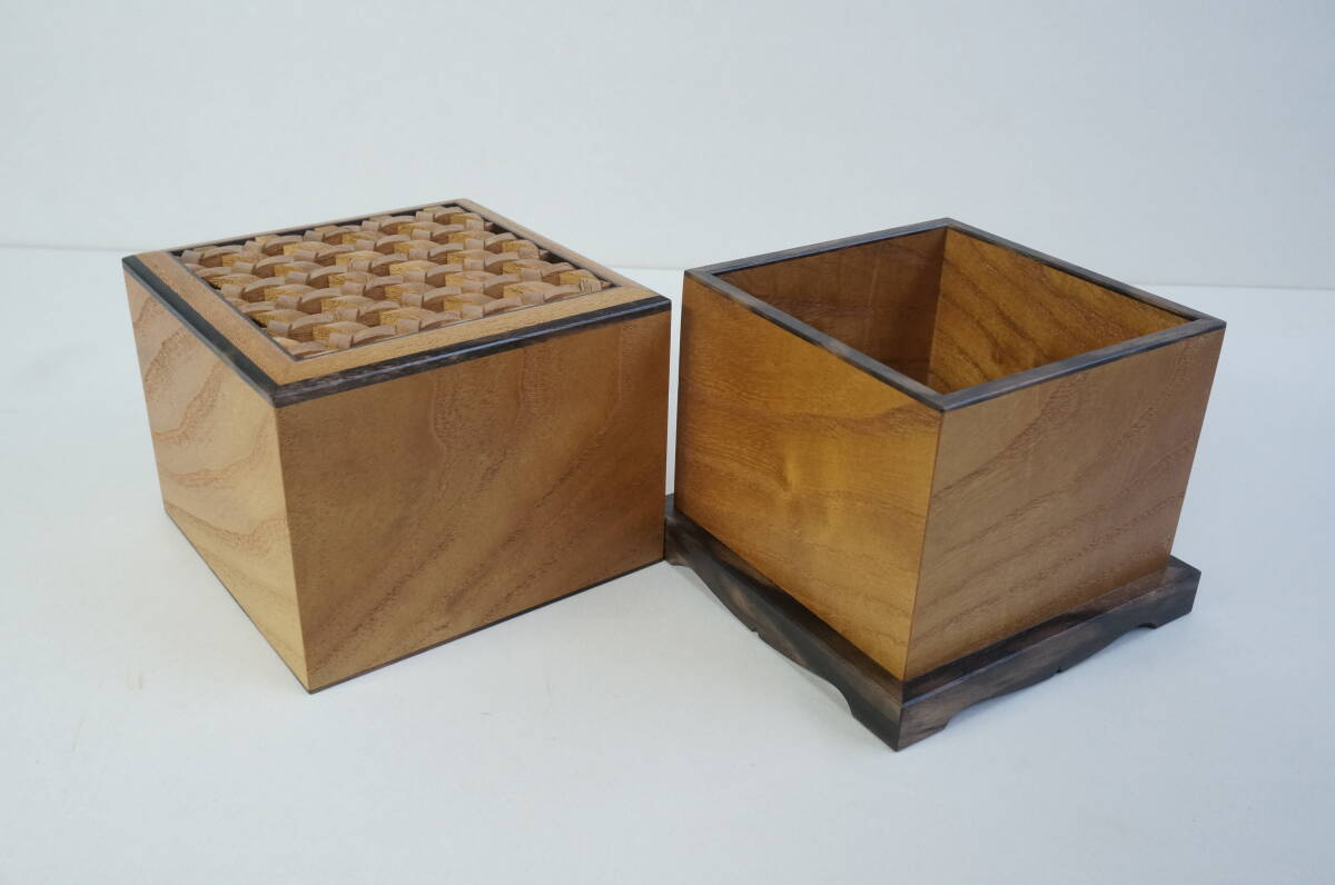新品 島桑印籠形目潰篭目本捻組 将棋駒箱 大橋利一作 組子 銘木 新品 島桑印籠形目潰篭目本捻組 将棋駒箱 大橋利一作 組子 銘木