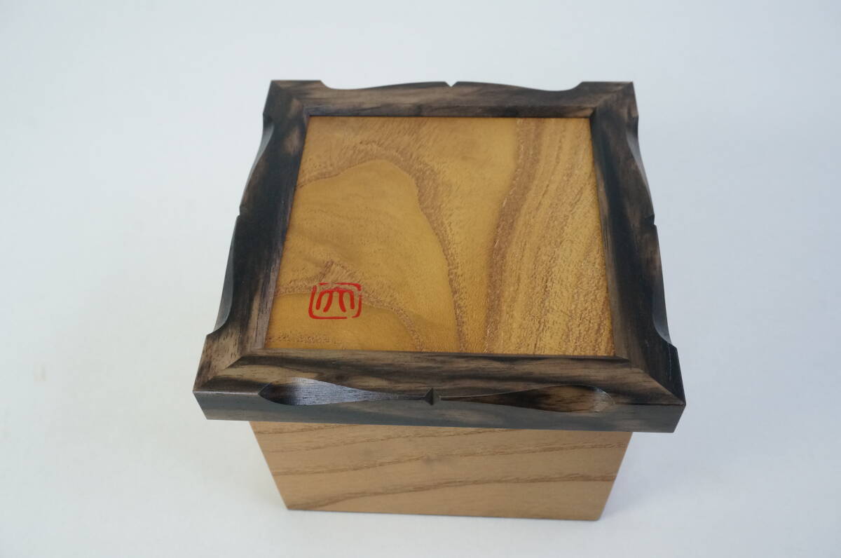 新品 島桑印籠形目潰篭目本捻組 将棋駒箱 大橋利一作 組子 銘木 新品 島桑印籠形目潰篭目本捻組 将棋駒箱 大橋利一作 組子 銘木