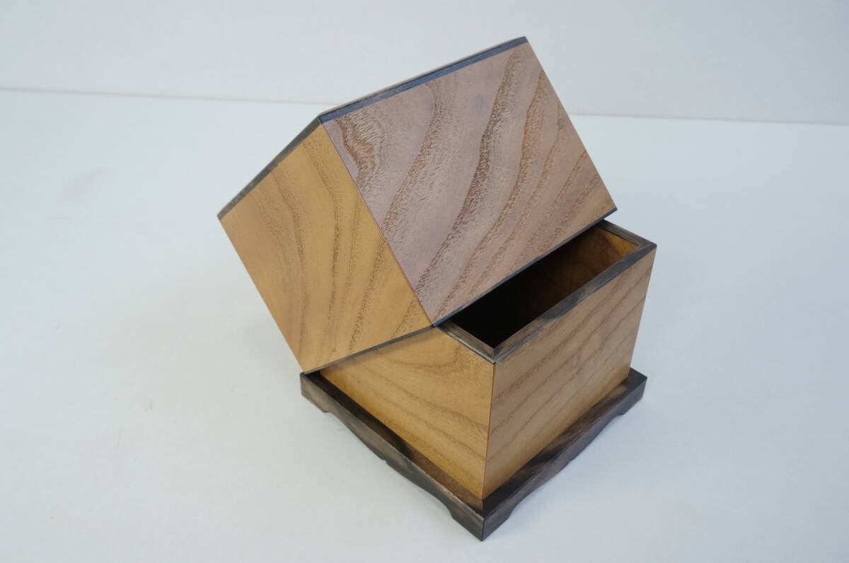 新品 島桑印籠形目潰篭目本捻組 将棋駒箱 大橋利一作 組子 銘木 新品 島桑印籠形目潰篭目本捻組 将棋駒箱 大橋利一作 組子 銘木